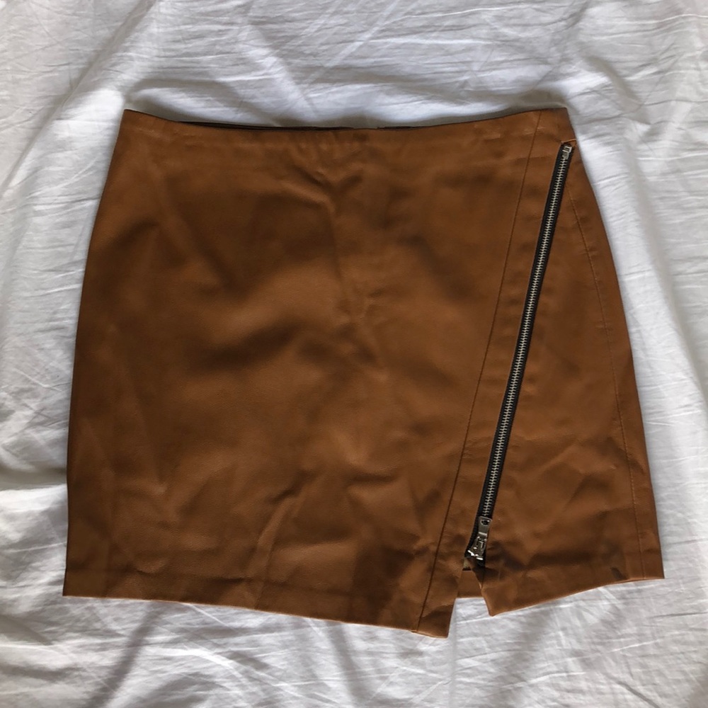 Brown leather zipper skirt